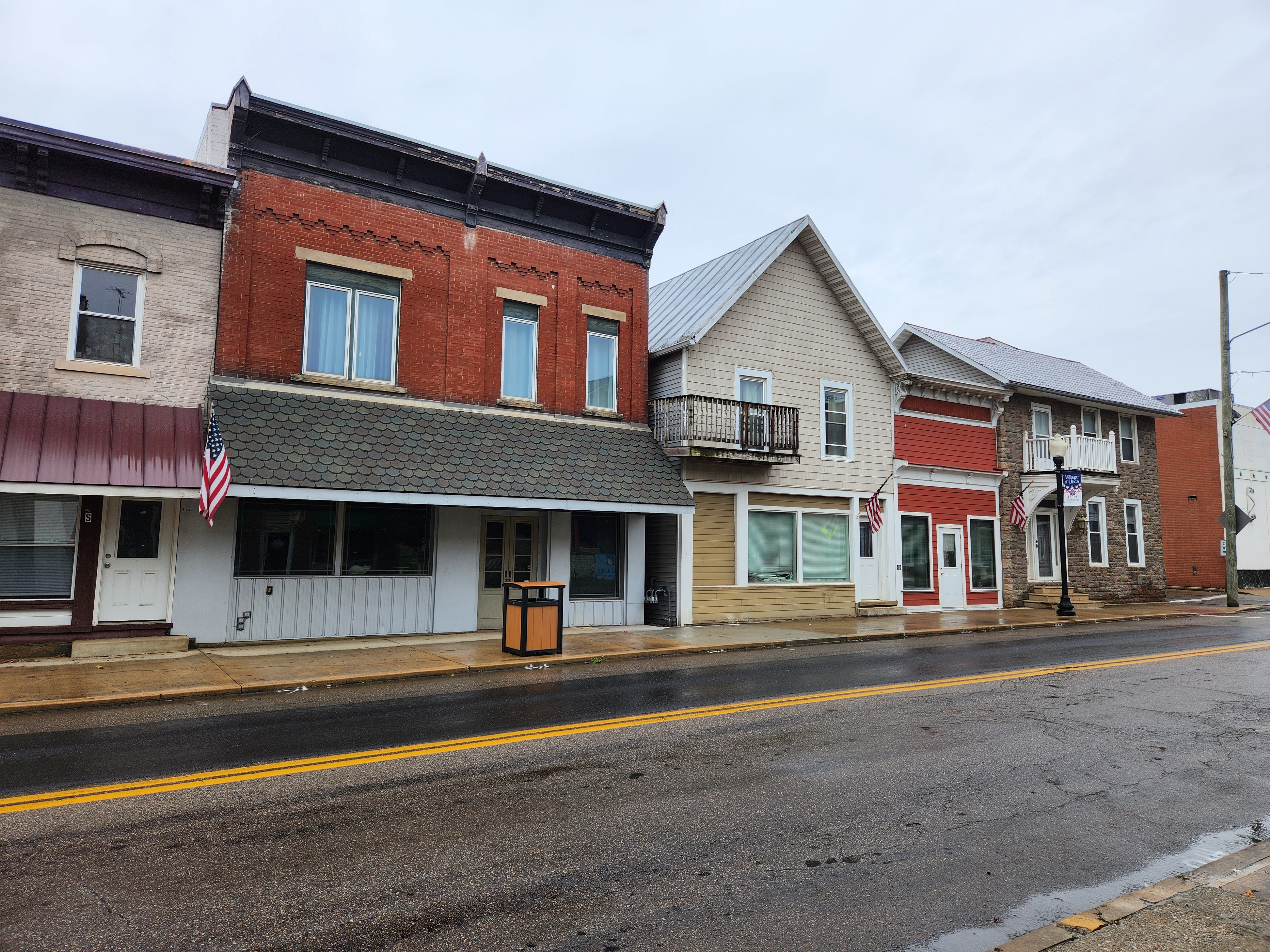 41-55 S. Main St. Residential/Commercial units in Utica, OH